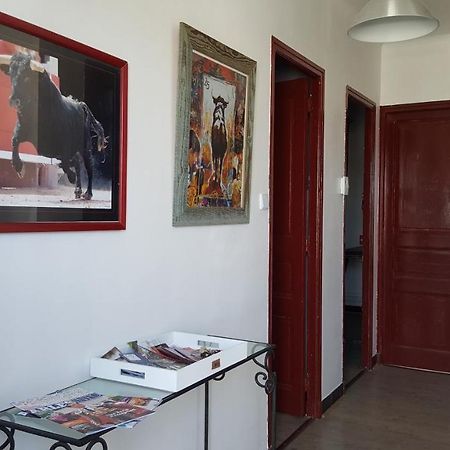 Appartement Avec Terrasse Quartier Montplaisir Arles Esterno foto