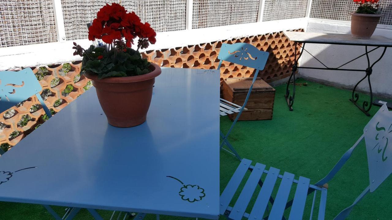 Appartement Avec Terrasse Quartier Montplaisir Arles Esterno foto