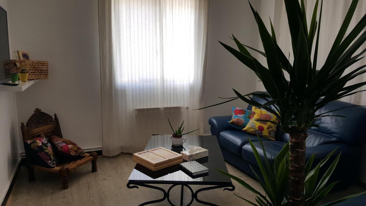 Appartement Avec Terrasse Quartier Montplaisir Arles Esterno foto